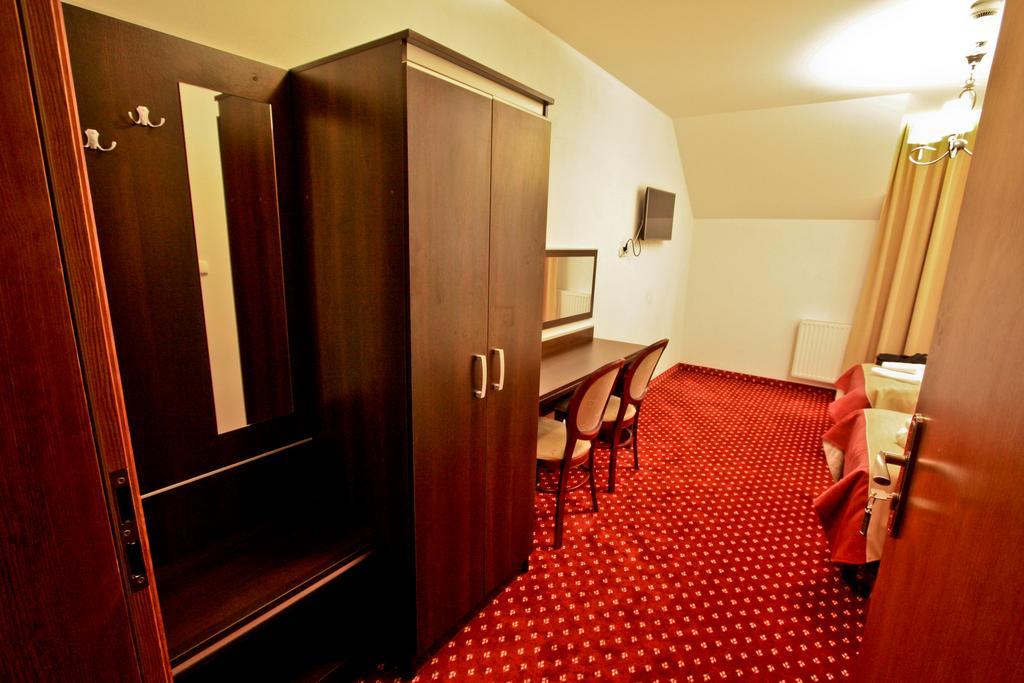 Hotel Milord Pułtusk Extérieur photo