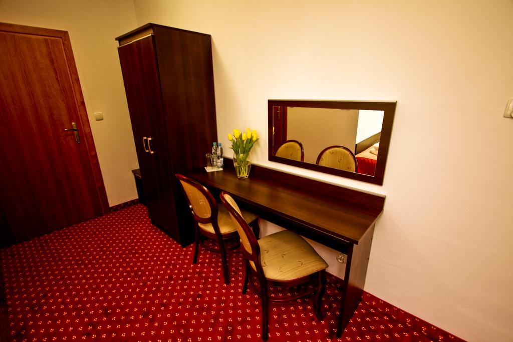 Hotel Milord Pułtusk Extérieur photo