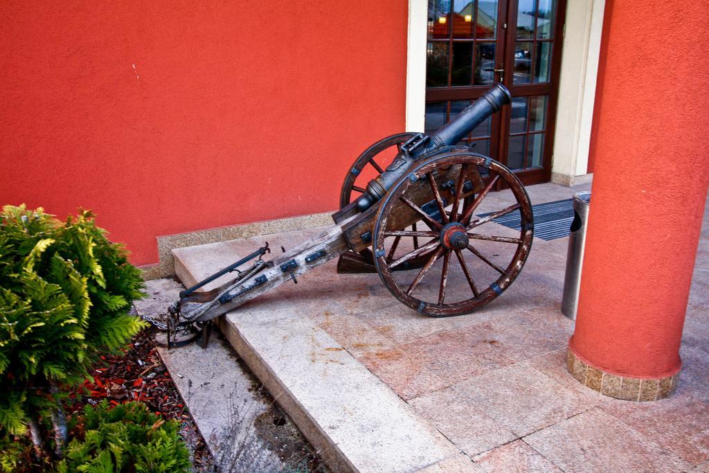 Hotel Milord Pułtusk Extérieur photo